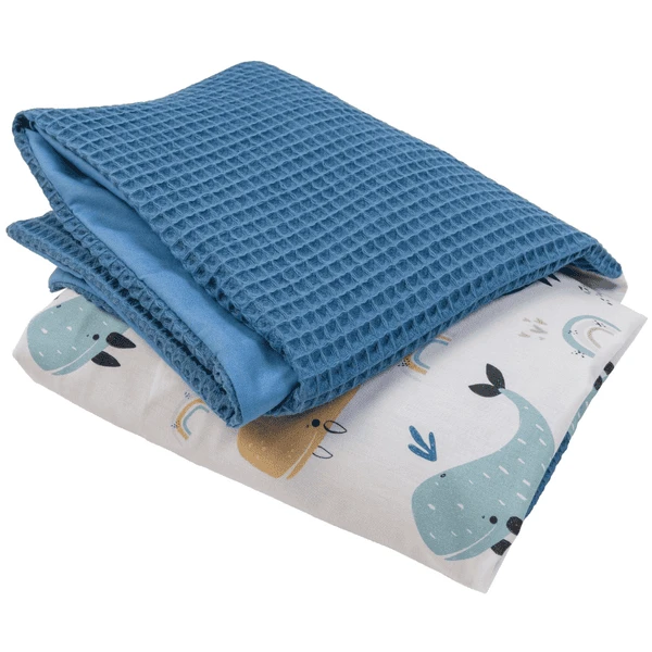 Ullenboom Funda para cambiador Waffle Pique Motivo Ballenas Azules 75 x 85 cm Ullenboom Funda Para Cambiador Waffle Pique Motivo Ballenas Azules 75 X 85 Cm -Tienda De Mesa De Pañales ullenboom funda para cambiador waffle pique motivo ballenas azules 75 x 85 cm a363128 1