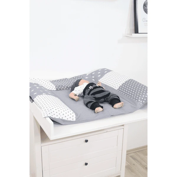 Ullenboom Patchwork Cubrecambiador estrellas gris 75x85 cm Ullenboom Patchwork Cubrecambiador Estrellas Gris 75x85 Cm -Tienda De Mesa De Pañales ullenboom patchwork cubrecambiador estrellas gris 75x85 cm a279607 3
