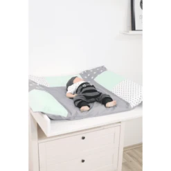 Ullenboom Patchwork Funda Para Cambiador Gris Menta 75x85 Cm 5 Ullenboom Patchwork Funda Para Cambiador Gris Menta 75x85 Cm -Tienda De Mesa De Pañales ullenboom patchwork funda para cambiador gris menta 75x85 cm a279611 3